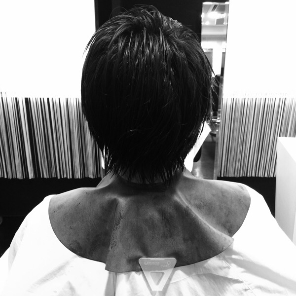 神戸 三宮 美容室 女性だけども がっつり刈り上げてクリンクリンパーマをかけてみた 神戸 三宮 美容室 Luce ルーチェ の美容師 山内 茂blogs